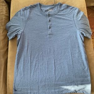 Untuckit Medium Tshirt brand new
